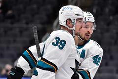 hokej, NHL 2021, San Jose Sharks at St. Louis Blues, Logan Couture (39) Tomáš Hertl