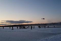 Berlínská policie vyháněla děti z ledu vrtulníkem. Buďte zodpovědní, vzkázala dospělým