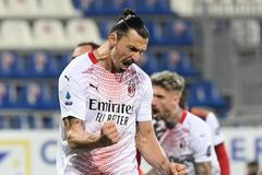 18. kolo italské Serie A 2020/21, Cagliari - AC Milán: Zlatan Ibrahimovic slaví gól AC