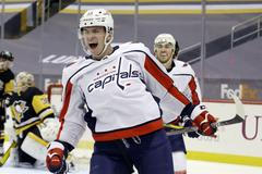 hokej, NHL 2021, Washington Capitals at Pittsburgh Penguins, Jakub Vrána slaví gól