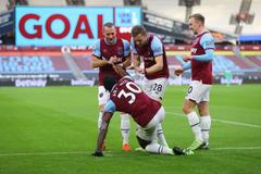 fotbal, anglická liga 2020/2021, Premier League - West Ham United v Burnley Michail Antonio, Vladimír Coufal, Tomáš Souček, Jarrod Bowen