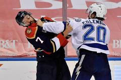 NHL 2020/21, Florida - Tampa Bay: Radko Gudas se pere s Blakem Colemanem