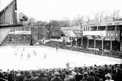 Jednorázové užití / Fotogalerie / Vzpomínka na zaniklý stadion na Štvanici. Pře 90 lety se tam hrál poprvé hokej