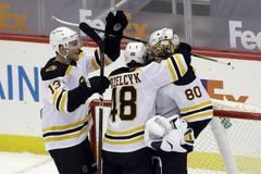 hokej, NHL 2021, Boston Bruins at Pittsburgh Penguins, Charlie Coyle (13), Matt Grzelcyk (48), Daniel Vladař (80)