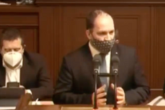 Poslanci ANO bučeli na lidovce Výborného. Ten je srovnal s "bandou" z teplické oslavy