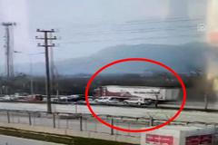 Kamion v šílené rychlosti odhazoval auta jako pluh sníh. Následky byly zničující