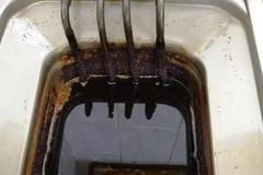 szpi přepálený fritovací olej