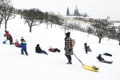 Lyžování, běžky, snowboard, zima, sníh, Praha, Petřín, Karlův most, 9. 2. 2021