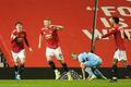 28. kolo anglické fotbalové ligy 2020/21, Manchester United - West Ham: Fotbalisté Manchesteru slaví gól na 1:0