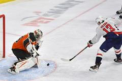 Jakub Vrána v utkání NHL Philadelphia Flyers a Washington Capitals.