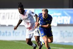 Franck Kessie a Antonín Barák (Verona - AC Milán)