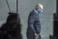 Ilustrační foto - koronavirus, rouška, nouzový stav, Praha, důchodce, tramvaj, cestující