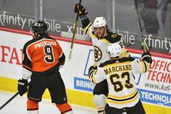 Podívejte se na sestřih utkání mezi Bostonem a Philadelphií, ve kterém Pastrňák nastřílel hattrick