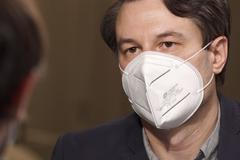 Vláda nechává umřít tisíce seniorů, promořování je risk, který nefunguje, říká Trnka