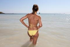 Třicítky na slunci a koupání v moři. Řekové si užívají nezvyklé teplo