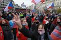 Demonstrace proti vládním protiepidemickým opatřením 17. listopadu na Václavském náměstí