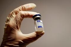 Ampule s ruskou vakcínou proti koronaviru Sputnik V.