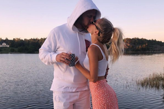 David Pastrňák s partnerkou Rebeccou Rohlssonovou