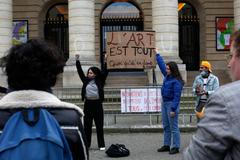 Francie, okupování divadel