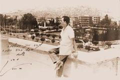 Eli Kohen alias Kamál Amín Tábí na zahradě své damašské vily v roce 1963.