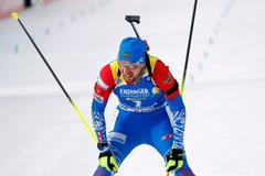 Ruský biatlonista Alexander Loginov na MS 2020