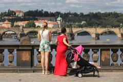 Ilustrační foto - léto, teplo, počasí, lidé, Praha