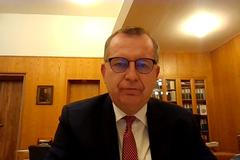 Zima: Nejsem nebezpečný populista, upírají mi názor. Mít na ulici roušku je blbost