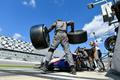 Mechanici v boxech závodu 24h Daytona