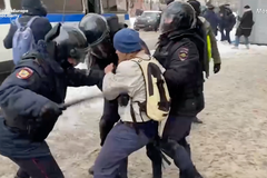 Policie zatkla v Moskvě stovky lidí. Žádali propuštění opozičního lídra Navalného