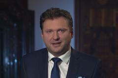 Zkuste každý za sebe nepřispívat k další nesnášenlivosti, vyzval v projevu Radek Vondráček