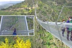 V Portugalsku otevřeli nejdelší visutý most pro chodce na světě