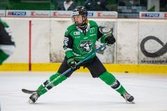 Kanadský hokejový obránce Brandt Clarke v dresu Nových Zámků