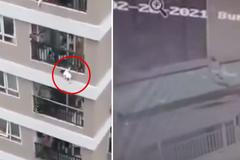 Svět oslavuje "Supermana" z Vietnamu. Verze o chycení holčičky z 12. patra má trhliny