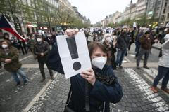 Demonstrace Milion chvilek demokracie, Václavské náměstí, duben 2021, respirátory, protest