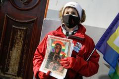 Polsko, Plock, LGBT, madona s duhovou svatozáří.