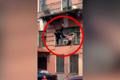 Ruský pár spadl z okna při hádce