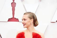 Holá bříška, rozevláté šaty i chundelatá kočka. Odvaha na oscarovém červeném koberci nechyběla