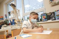 Testování na koronavir covid-19 na školách, škola, žáci, školství, učitelé, antigenní test, výuka