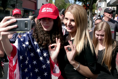 Trailer k americkému dokumentu White Noise (Bílý šum)