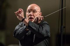 Dennis Russell Davies