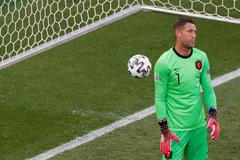 Překonaný Maarten Stekelenburg v osmifinále Nizozemsko - Česko na ME 2020