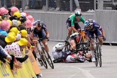 3. etapa Tour de France 2021: Pád Caleba Ewana a Petera Sagana