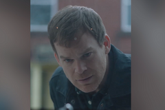 Sériový vrah Dexter se vrací. Změnil si jméno a všichni ho mají rádi