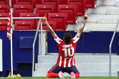 fotbal, španělská liga 2020/2021, Atlético Madrid v Huesca, Angel Correa slaví gól