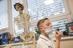 Testování na koronavir covid-19 na školách, škola, žáci, školství, učitelé, antigenní test, výuka