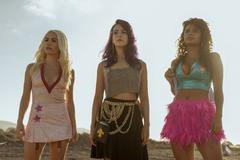 Holky z červeného gauče