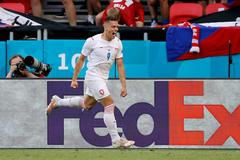 Tomáš Holeš slaví gól v osmifinále Nizozemsko - Česko na ME 2020