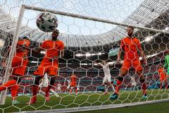 Tomáš Holeš dává gól v osmifinále Nizozemsko - Česko na ME 2020