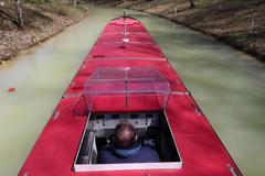 Strach ze Suezu. Kapitání se ho zbavují na přesné replice pod Alpami