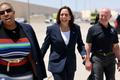 Kamala Harris a Alejandro Mayorkas, hranice s Mexikem